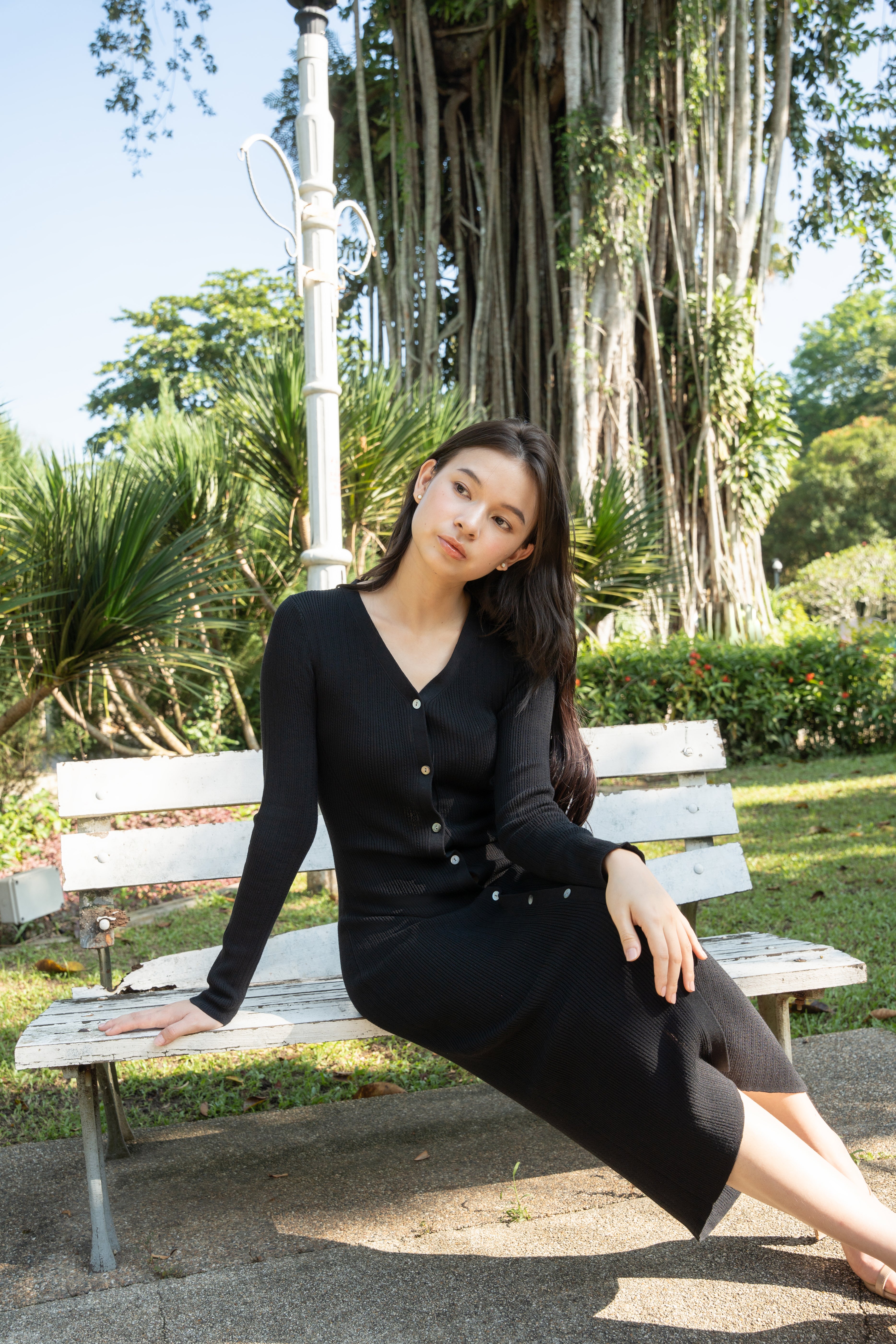 hello ronron | Sophia Dress Black | V-neck Longsleeve Mother of Pearl Button-down Midi Cable Knit Dress