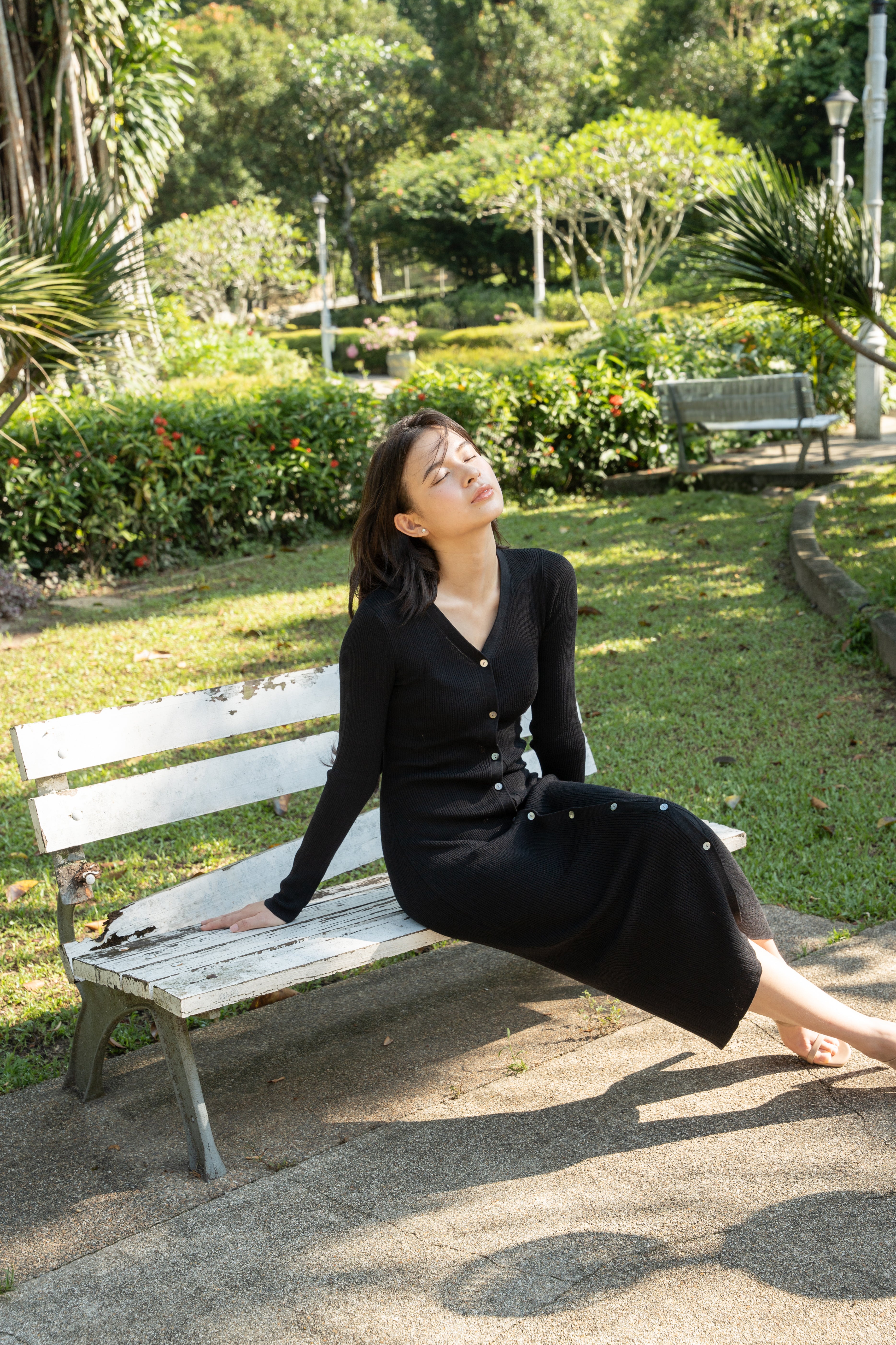 hello ronron | Sophia Dress Black | V-neck Longsleeve Mother of Pearl Button-down Midi Cable Knit Dress