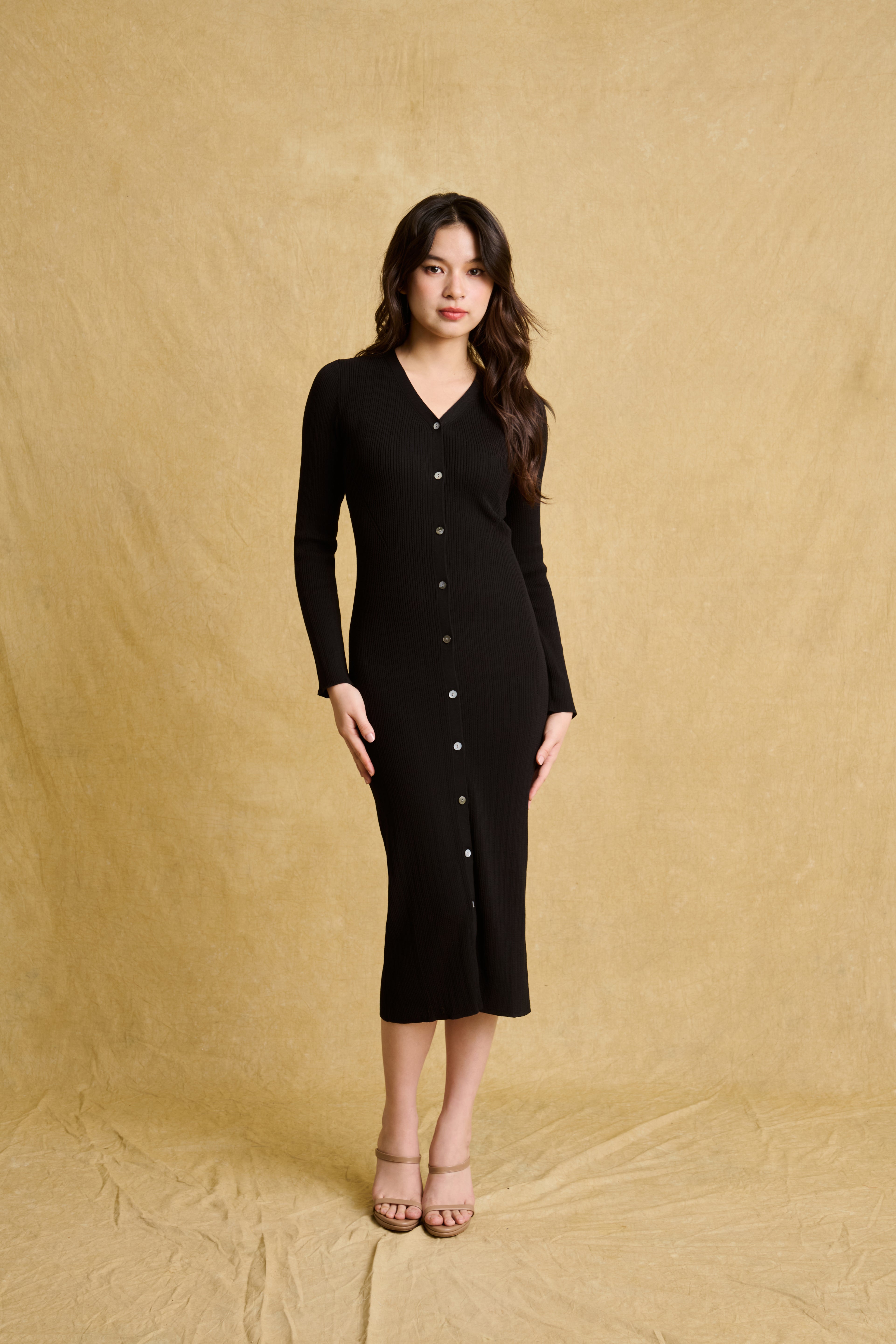 hello ronron | Sophia Dress Black | V-neck Longsleeve Mother of Pearl Button-down Midi Cable Knit Dress
