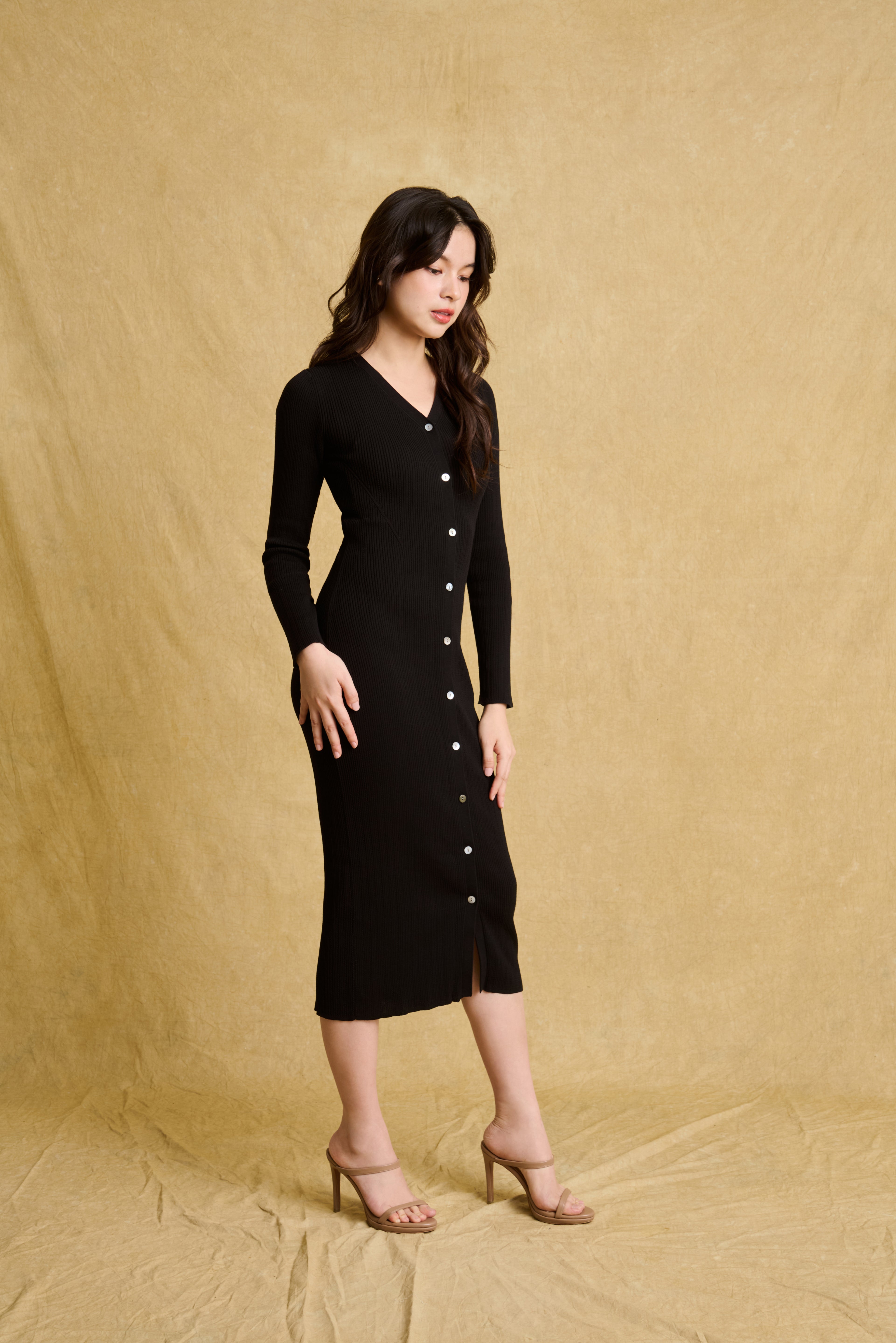 hello ronron | Sophia Dress Black | V-neck Longsleeve Mother of Pearl Button-down Midi Cable Knit Dress