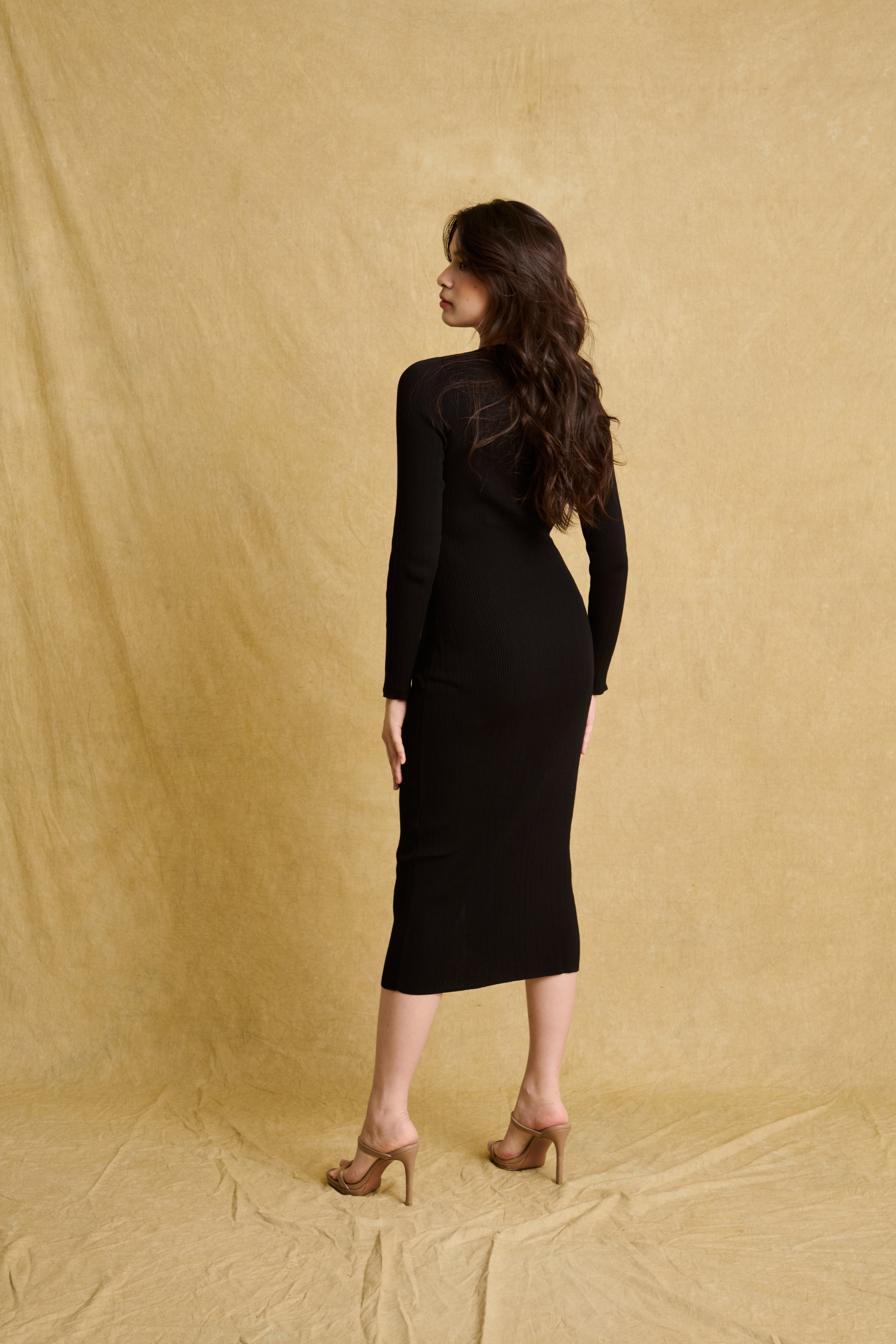 hello ronron | Sophia Dress Black | V-neck Longsleeve Mother of Pearl Button-down Midi Cable Knit Dress