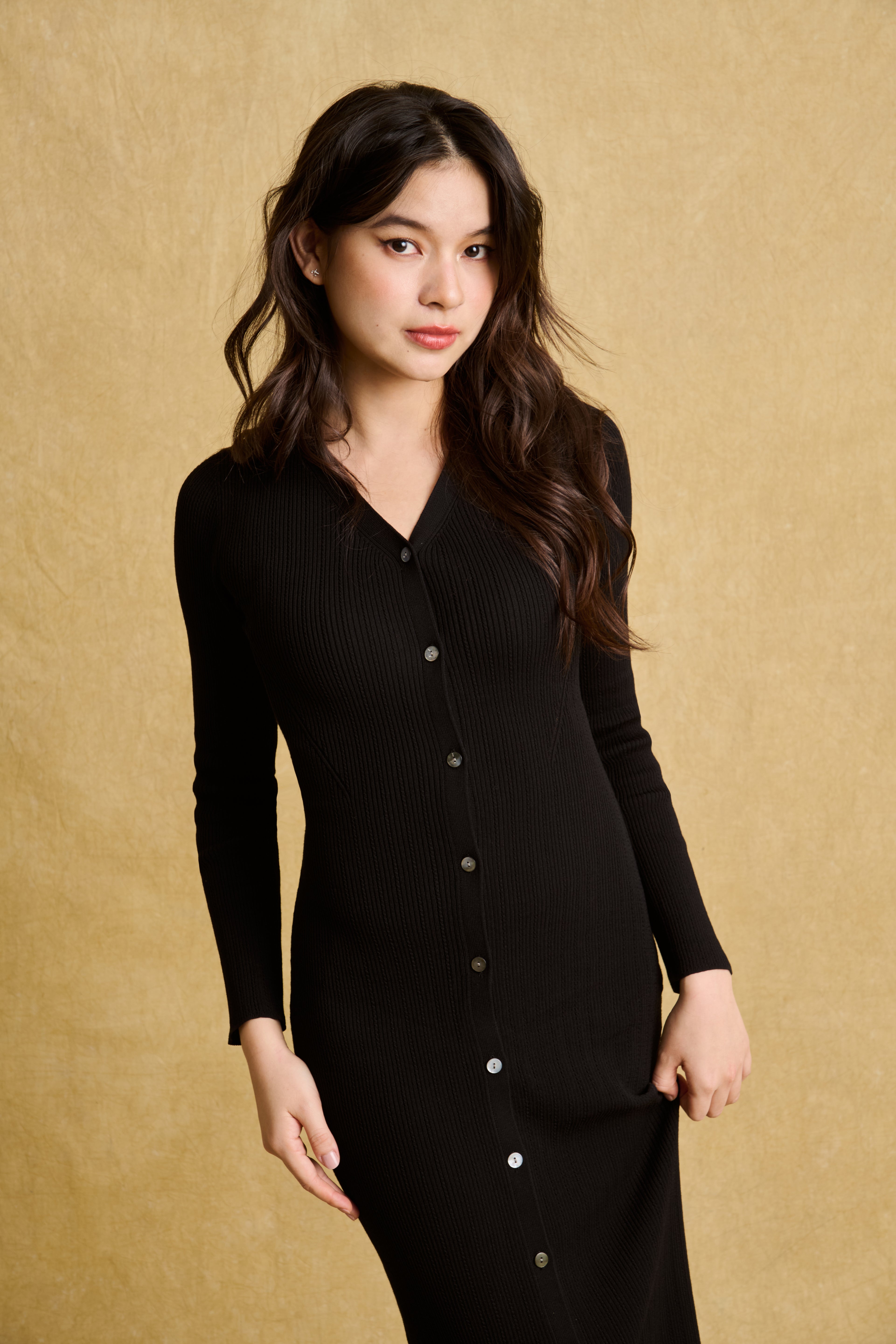 hello ronron | Sophia Dress Black | V-neck Longsleeve Mother of Pearl Button-down Midi Cable Knit Dress