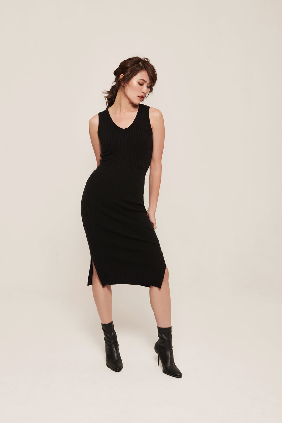 hello ronron | Angelique Dress Black | V-neck braided cable knit midi dress