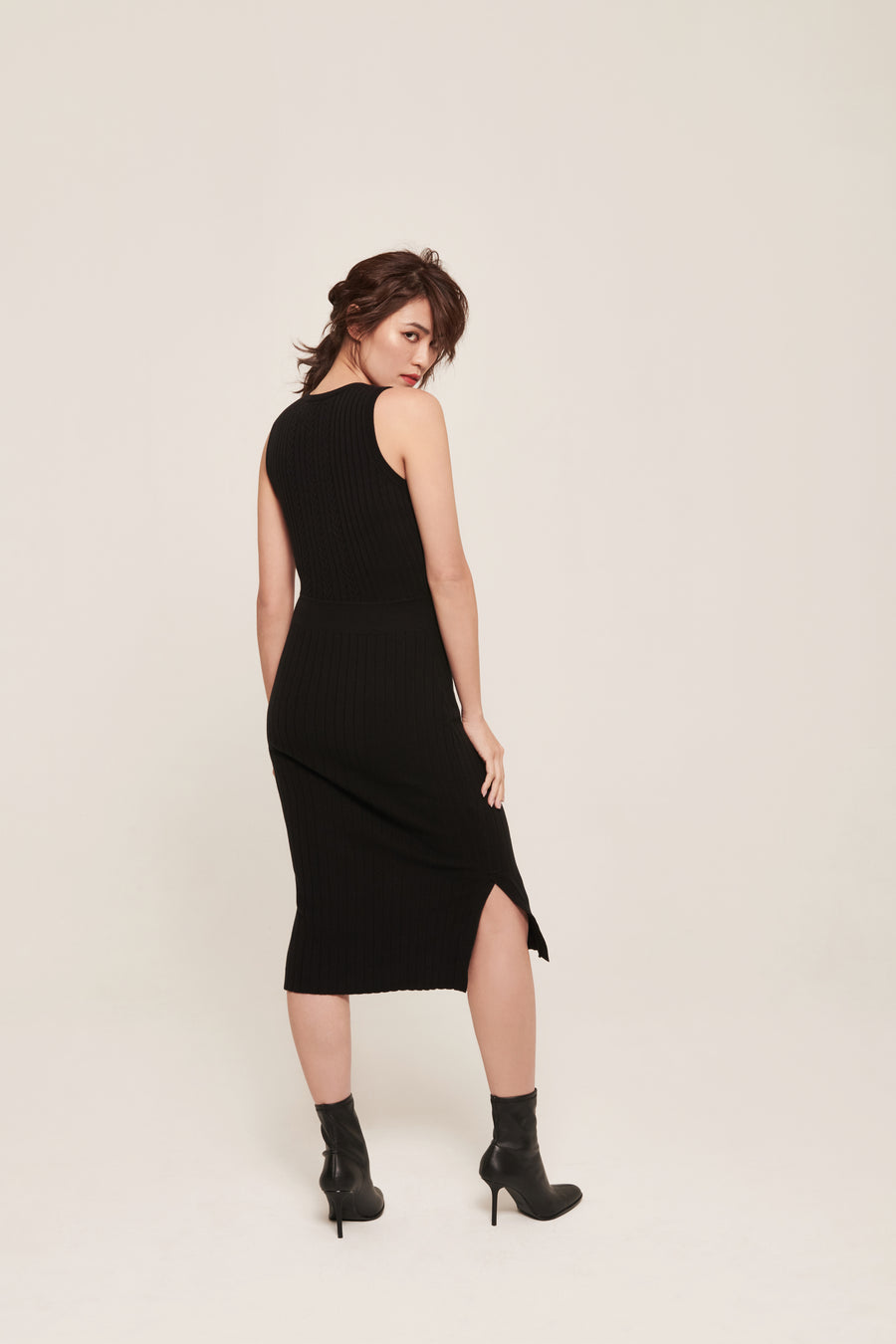 hello ronron | Angelique Dress Black | V-neck braided cable knit midi dress