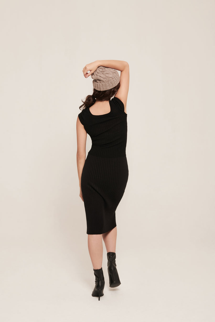 Lynn Top Black | Square neck ribbed knit top