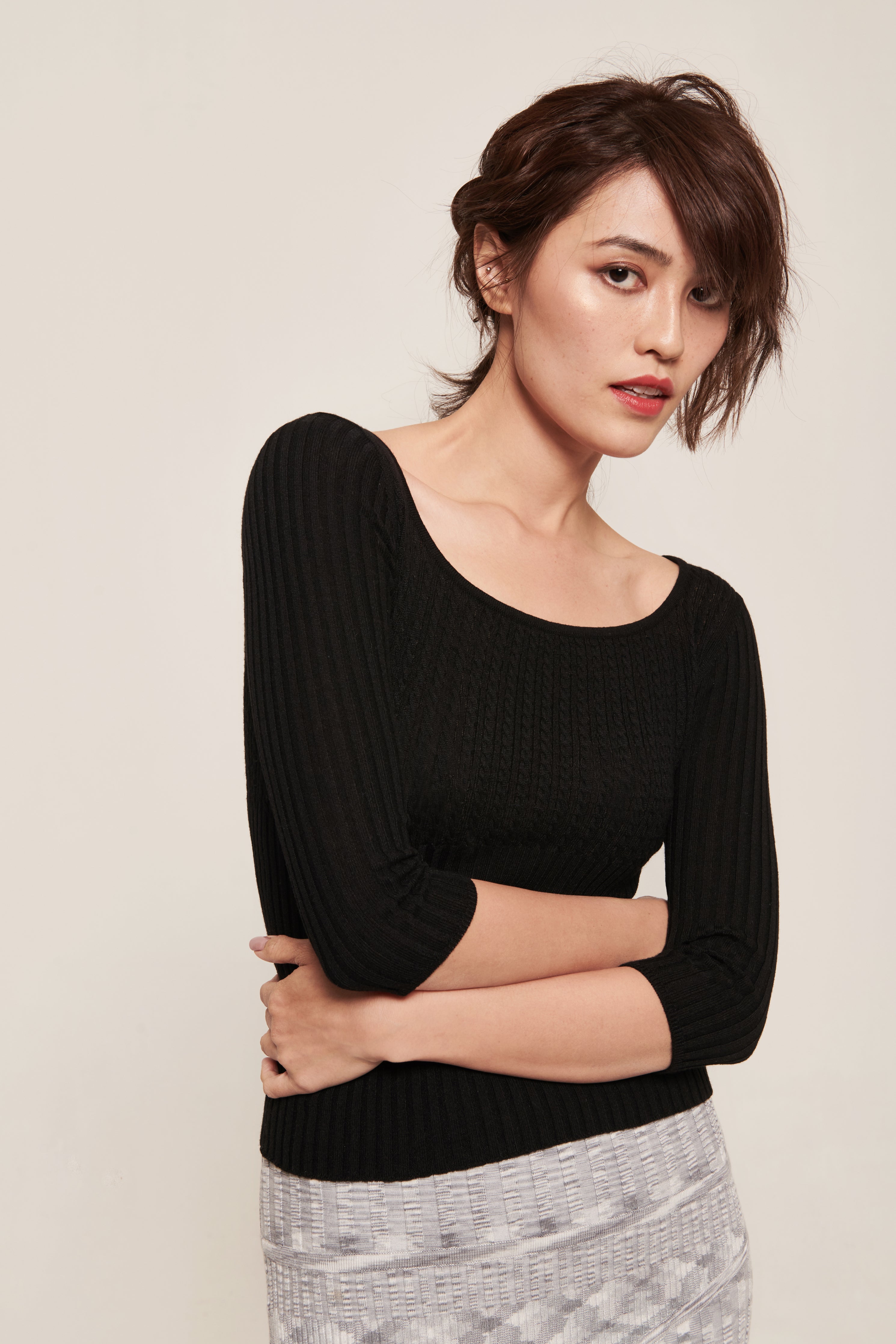 hello ronron | Agnes Top Black | Scoop neck cable ribbed knit top