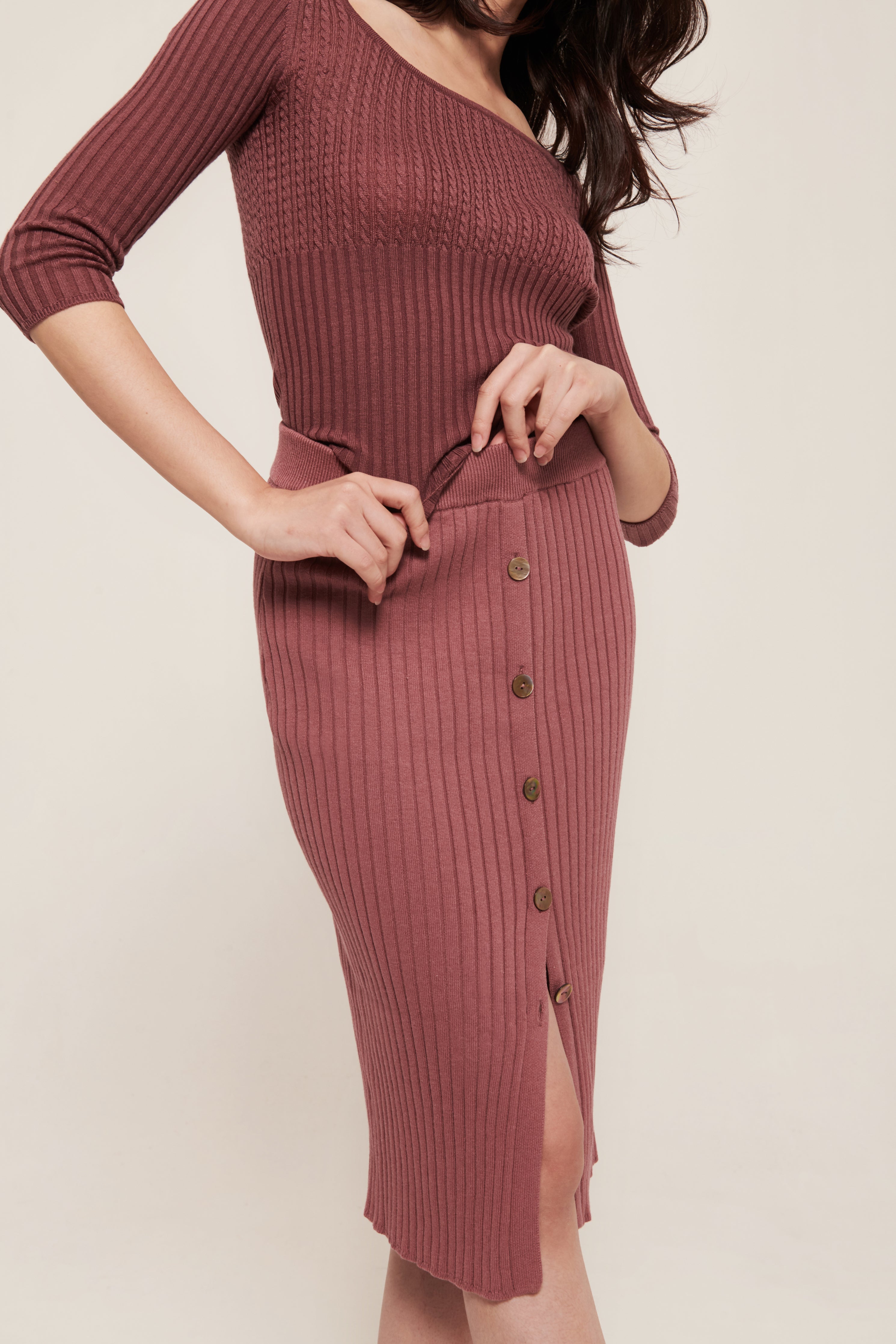 hello ronron | Sylvie Skirt Rose | Button-embellished ribbed knit midi skirt